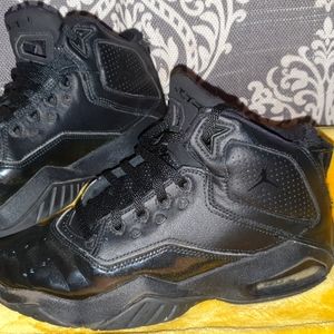 Jordan B'Loyal size 4Y